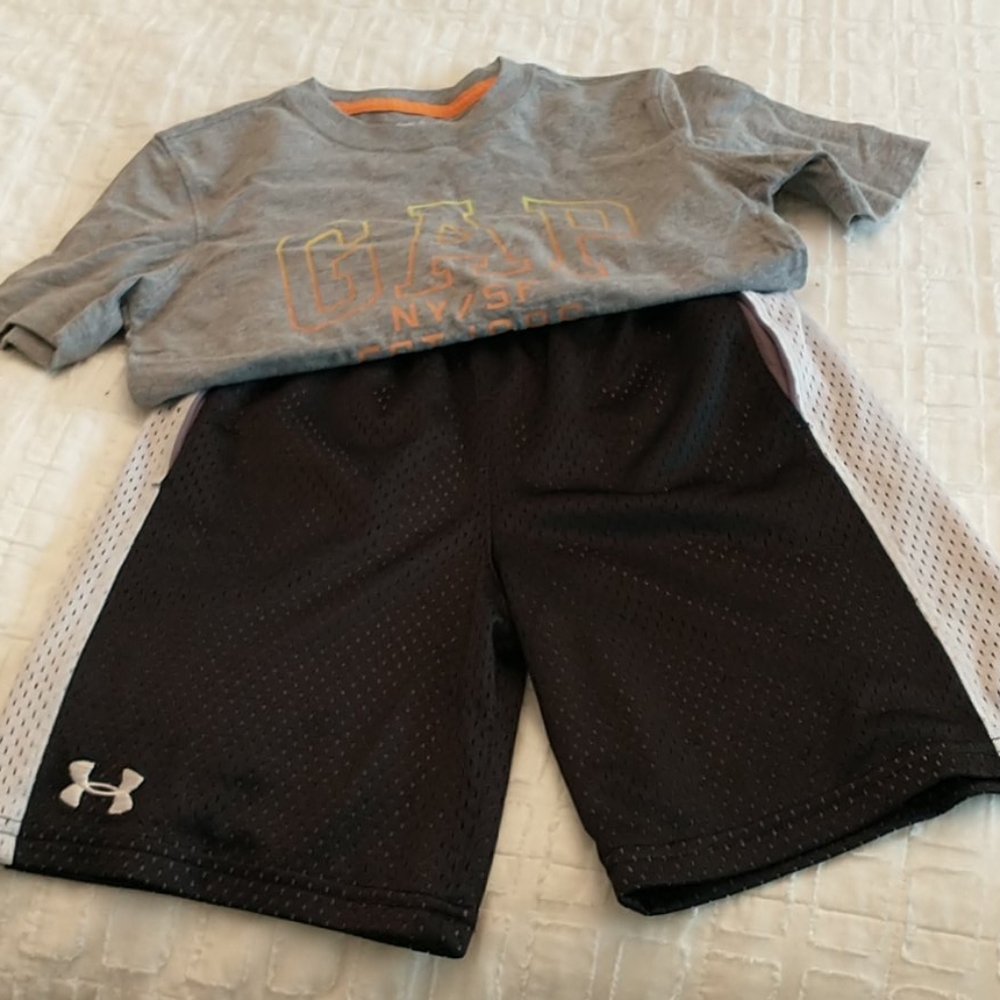 Shorts‎ and t-shirt set